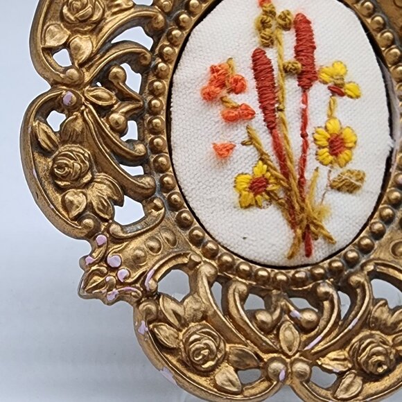 Vintage Cameo Creation Floral Embroidery Picture Frame Plastic Filigree - Picture 5 of 11